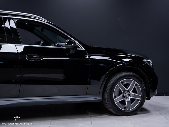 Mercedes-Benz GLC300 e 10 of 30