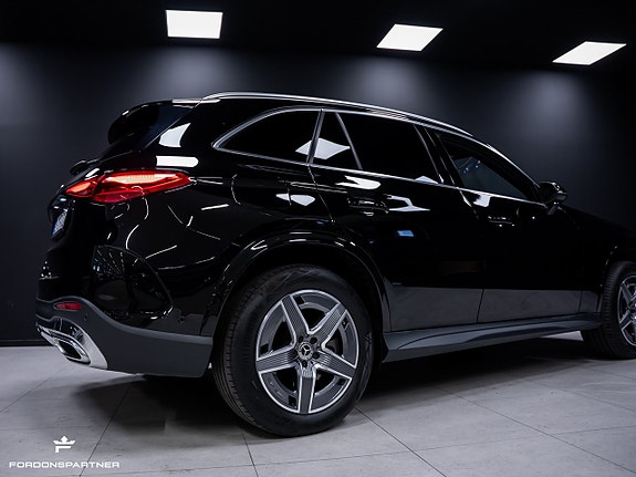 Mercedes-Benz GLC300 e 11 of 30