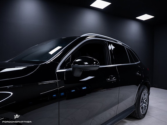 Mercedes-Benz GLC300 e 7 of 30