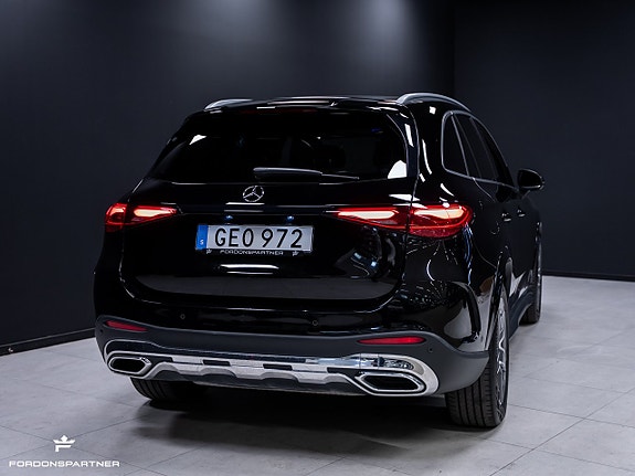 Mercedes-Benz GLC300 e 12 of 30
