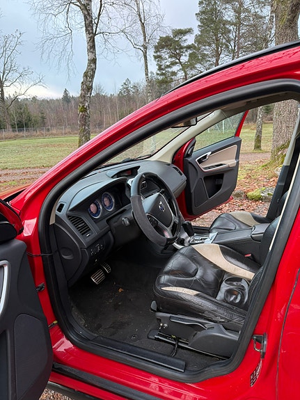 Volvo XC60 7 of 9