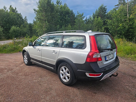 Volvo XC70 2 of 5