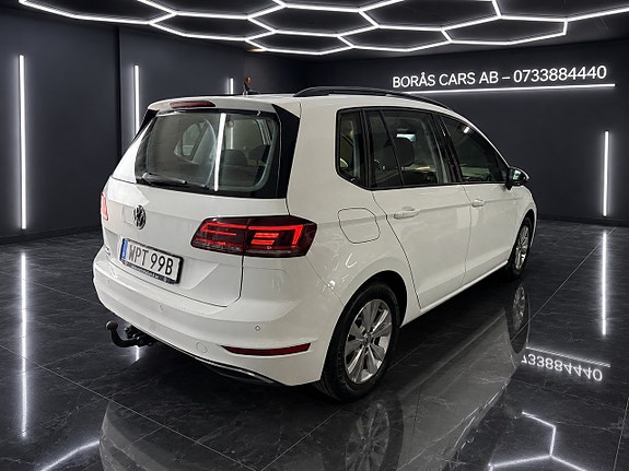 Volkswagen Golf Sportsvan 2 of 5