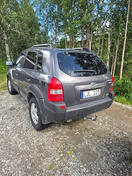 Hyundai Tucson 2 of 5