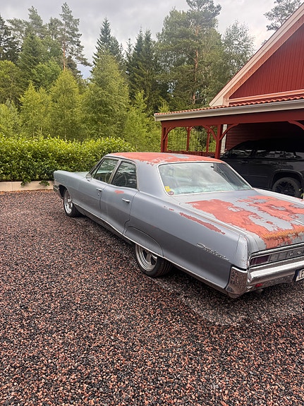 Pontiac Catalina 2 of 5