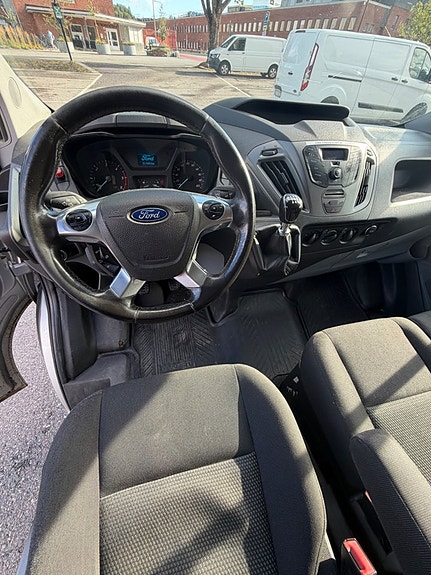 Ford Transit Custom 12 of 14