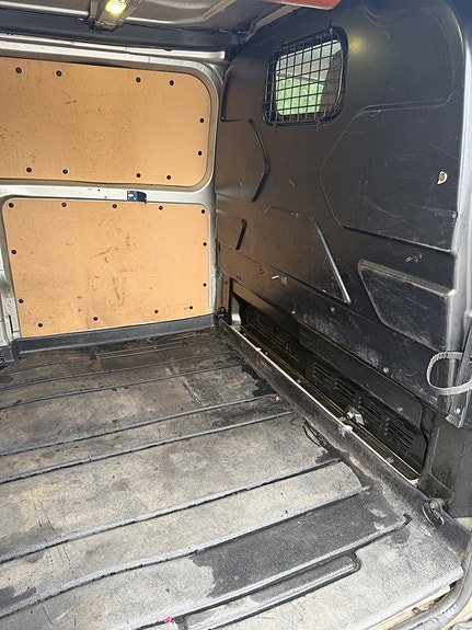 Ford Transit Custom 8 of 11