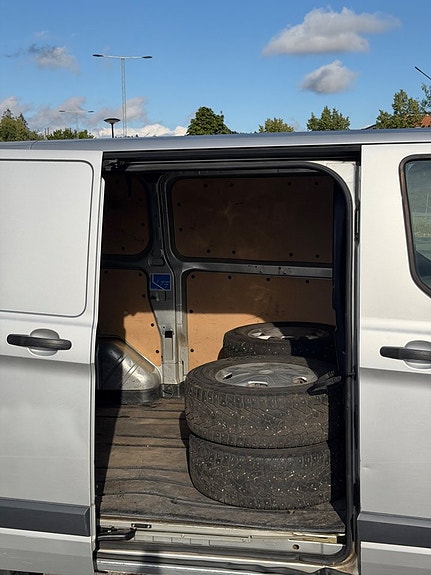 Ford Transit Custom 8 of 14