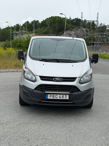 Ford Transit Custom 2 of 11