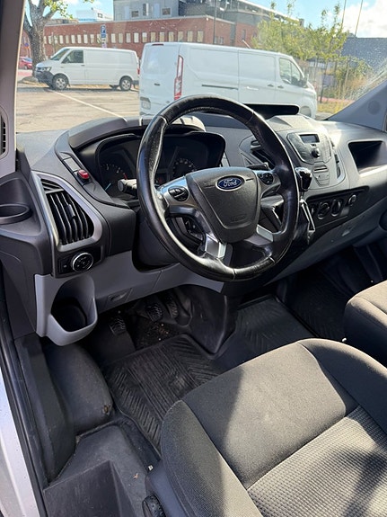 Ford Transit Custom 9 of 14