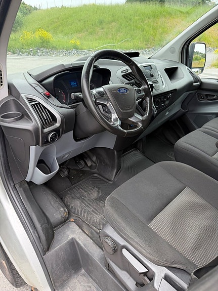 Ford Transit Custom 9 of 11