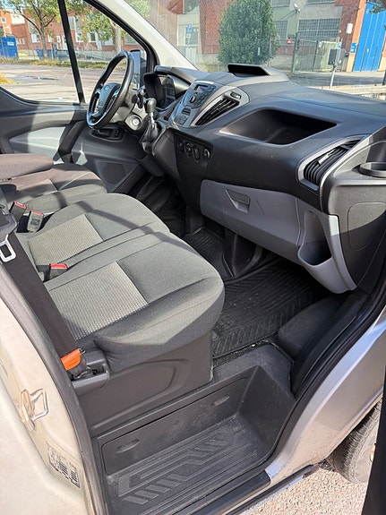 Ford Transit Custom 10 of 14