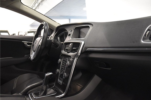 Volvo V40 8 of 21