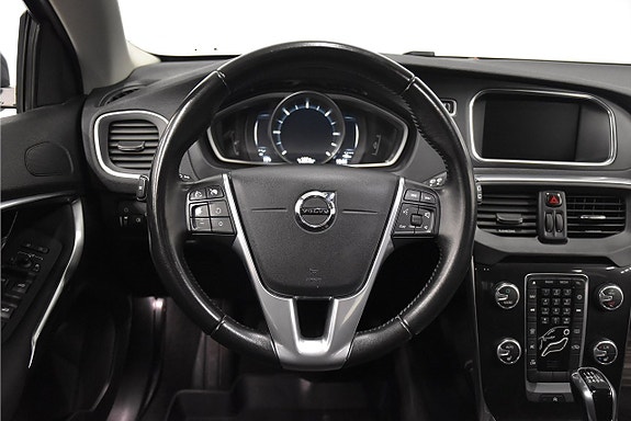 Volvo V40 2 of 21