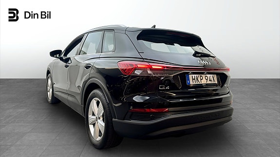 Audi Q4 e-tron 3 of 5