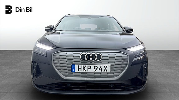Audi Q4 e-tron 4 of 5