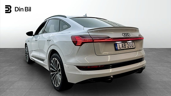 Audi e-tron Sportback 3 of 5