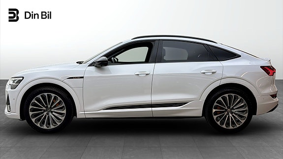 Audi e-tron Sportback 2 of 5