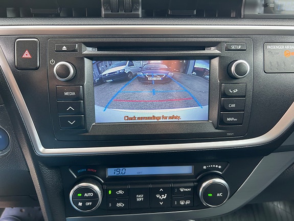 Toyota Auris 6 of 21