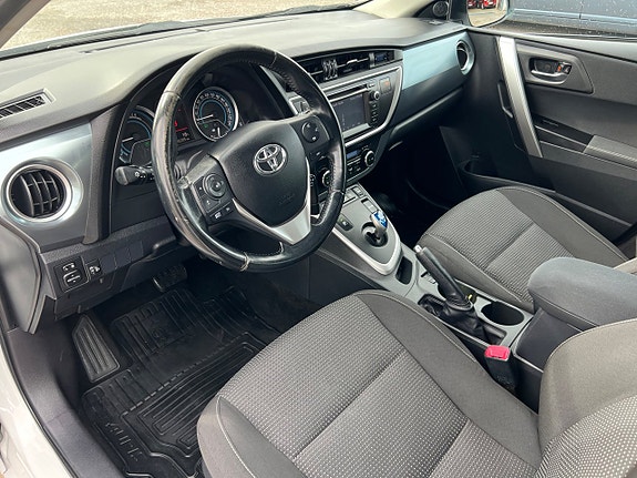 Toyota Auris 4 of 5