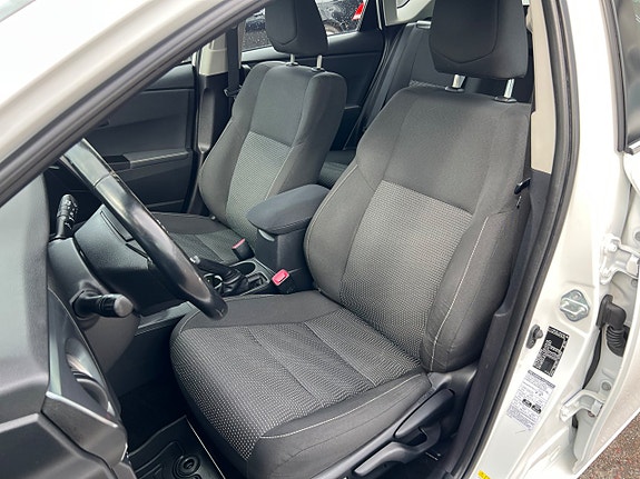 Toyota Auris 7 of 21