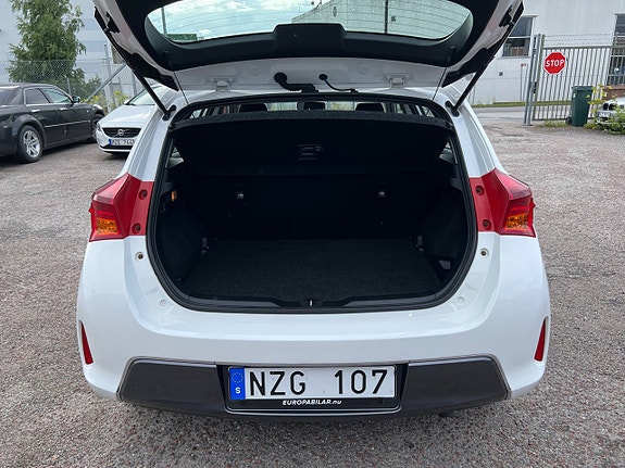 Toyota Auris 14 of 21