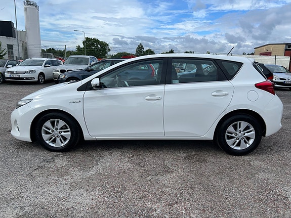 Toyota Auris 12 of 21