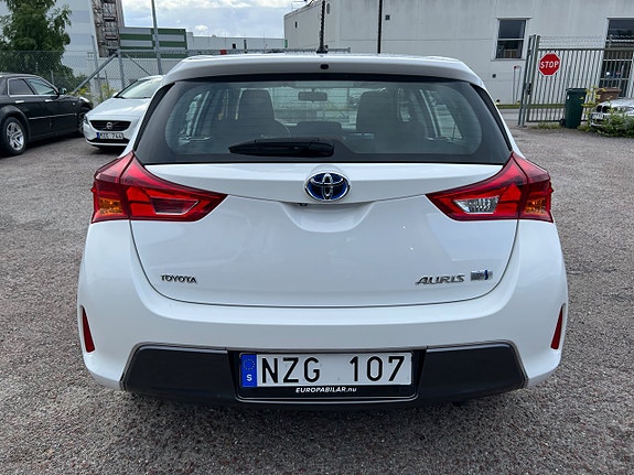 Toyota Auris 15 of 21