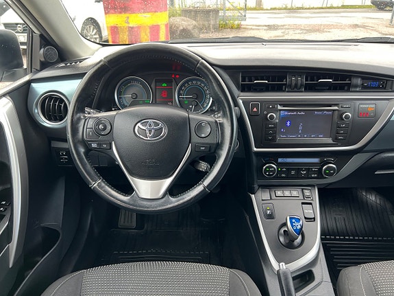 Toyota Auris 8 of 21
