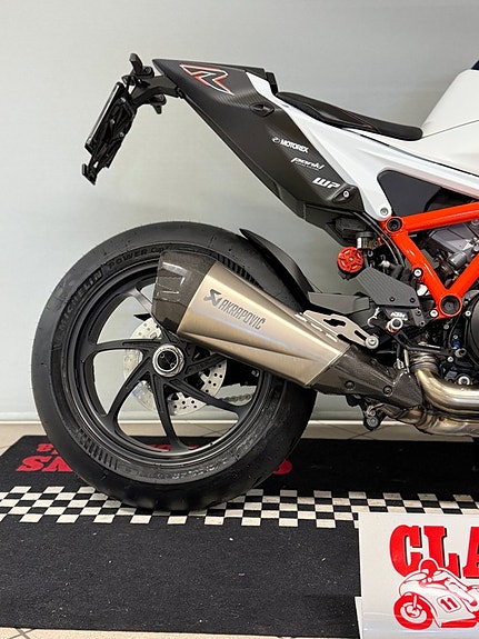 KTM 1390 Super Duke RR 5 of 5