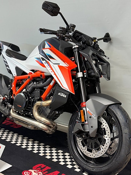 KTM 1390 Super Duke RR 3 of 5