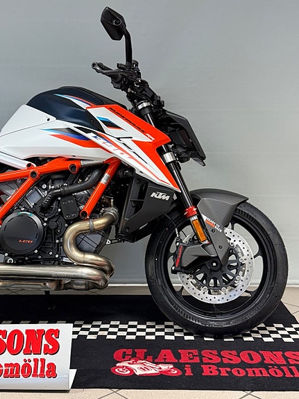 KTM 1390 Super Duke RR 4 of 5