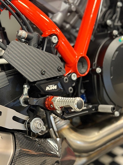 KTM 1390 Super Duke RR 13 of 14