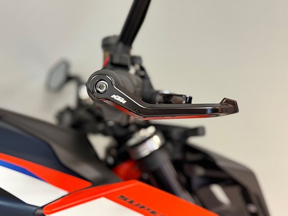 KTM 1390 Super Duke RR 11 of 14