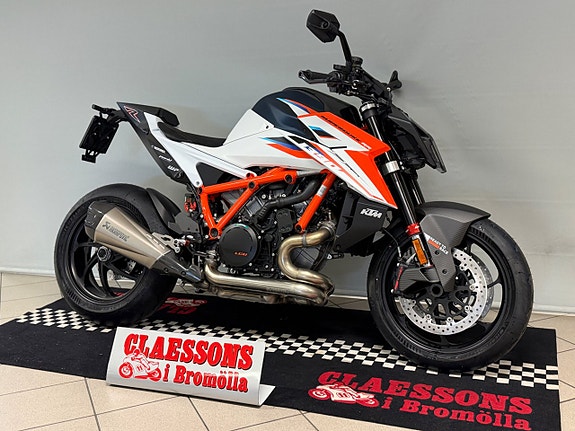 KTM 1390 Super Duke RR 2 of 5