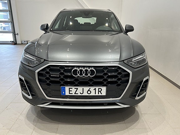 Audi Q5 2 of 12