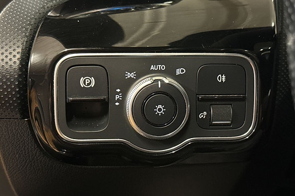 Mercedes-Benz CLA200 11 of 28