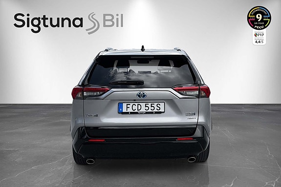 Toyota RAV4 6 of 26
