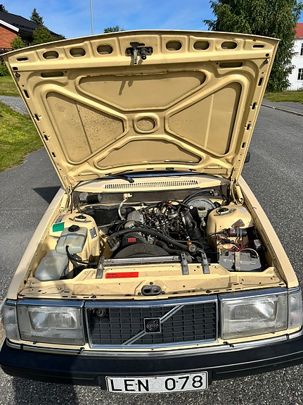Volvo 240 4 of 5