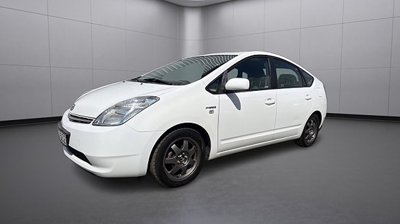 Toyota Prius+ 3 of 18