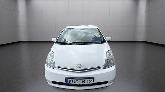 Toyota Prius+ 8 of 18