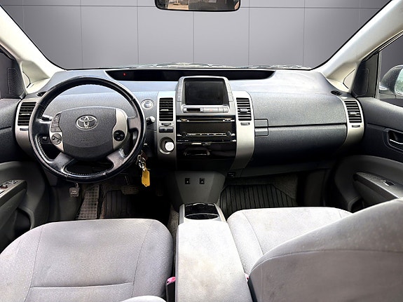 Toyota Prius+ 11 of 18