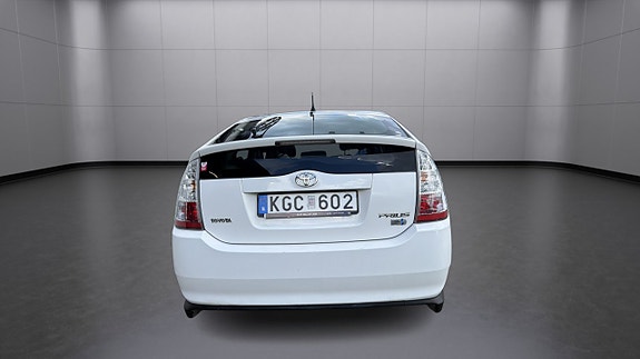 Toyota Prius+ 10 of 18