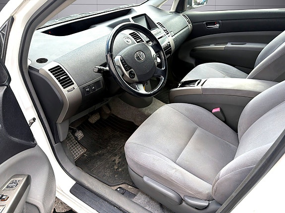 Toyota Prius+ 12 of 18