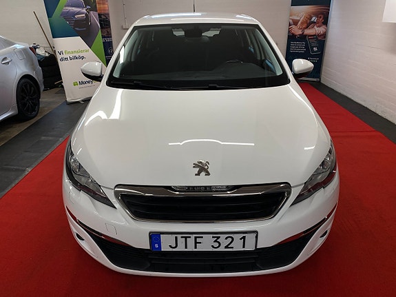 Peugeot 308 SW 2 of 5