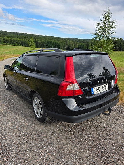 Volvo V70 2 of 5