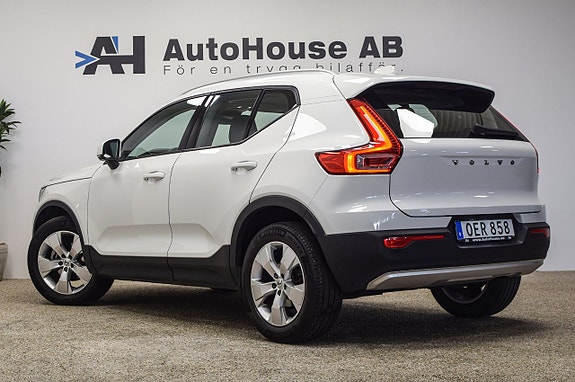 Volvo XC40 2 of 5