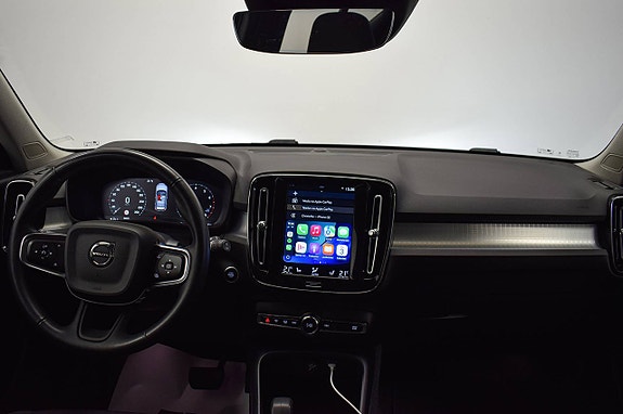 Volvo XC40 8 of 26