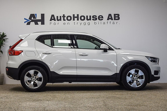 Volvo XC40 3 of 5