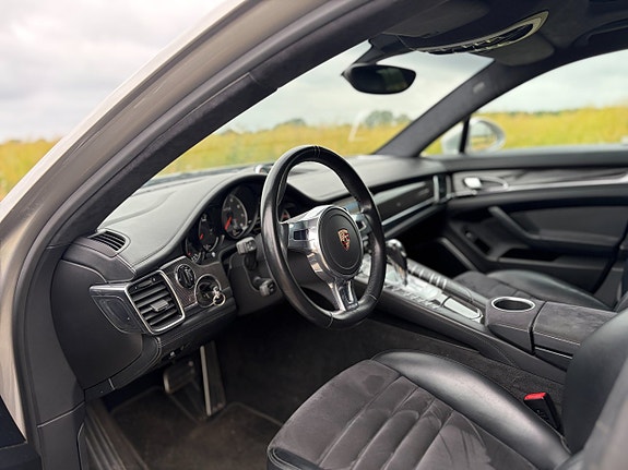 Porsche Panamera GTS 13 of 22